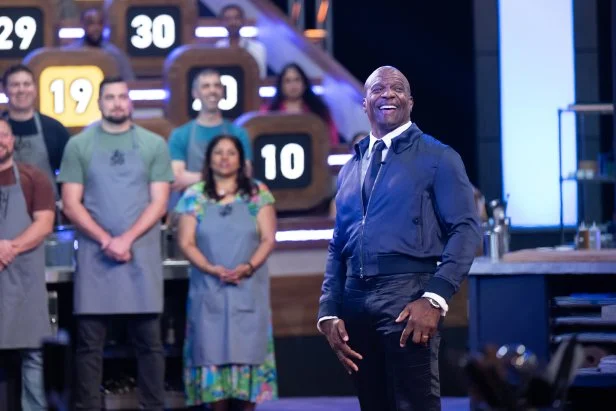 Host Terry Crews with contestants, as seen on 100 Cooks, Season 1