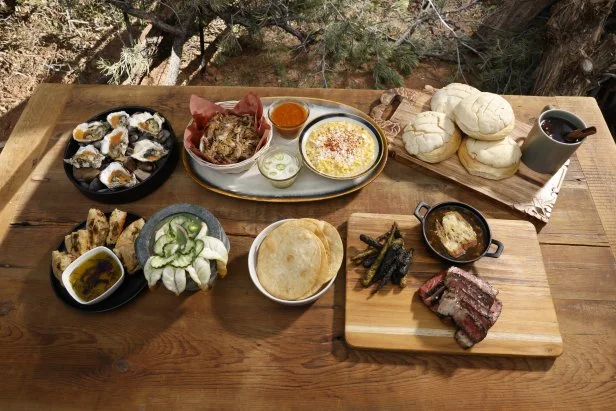 Team Esaul and Grecia Final Burn all 5 courses_overhead shot_as seen on Pitmasters, Season 1.