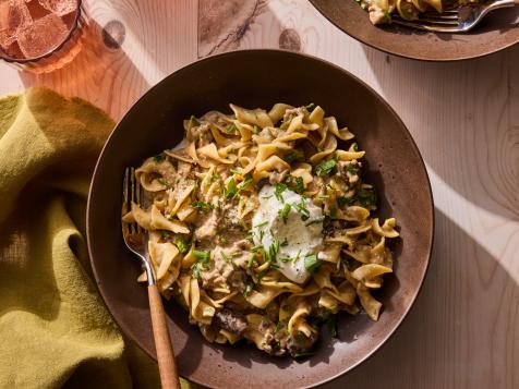 One-Pot Beef Stroganoff Mac and Cheese