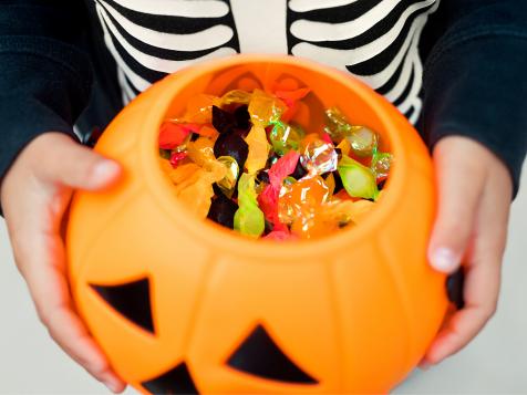 Dentists Are Begging You To Avoid This Candy on Halloween Night