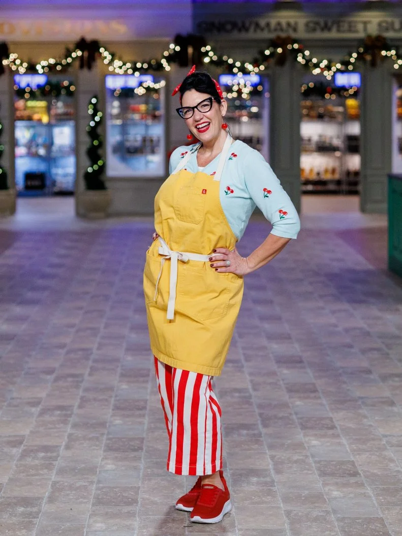 Dyana O'Brien portrait, as seen on Holiday Baking Championship, Season 13.