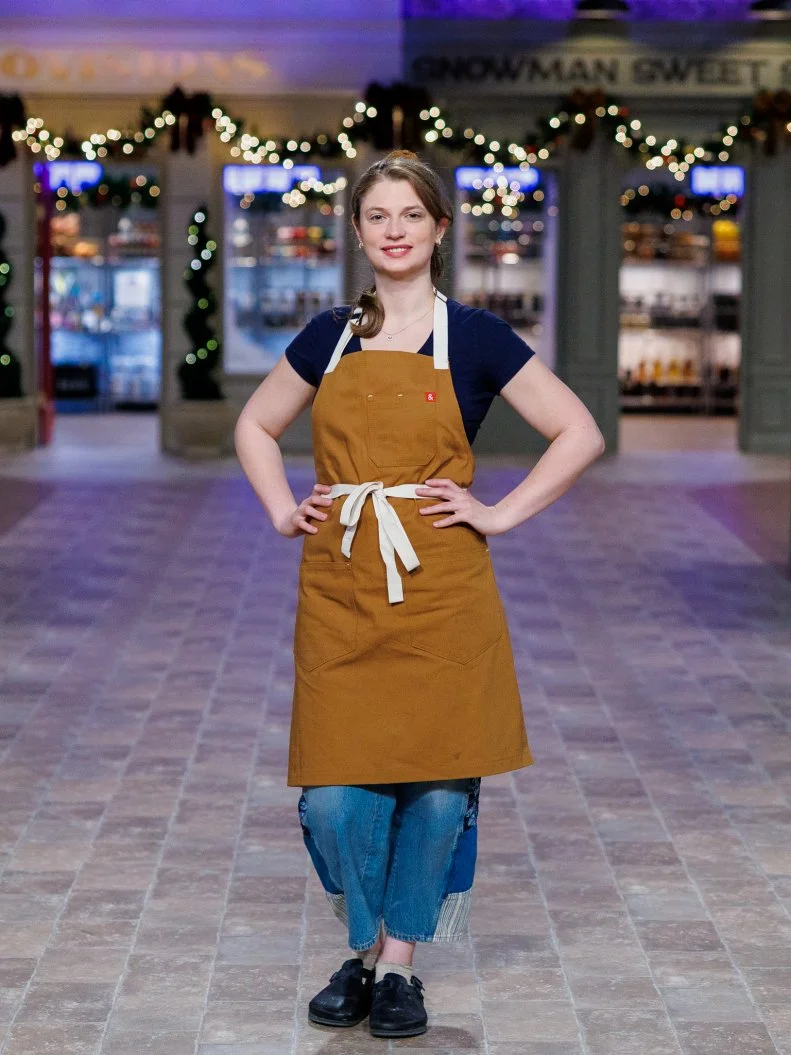 Contestant Hailey Lemberger, portrait, as seen on Holiday Baking Championship, Season 13.