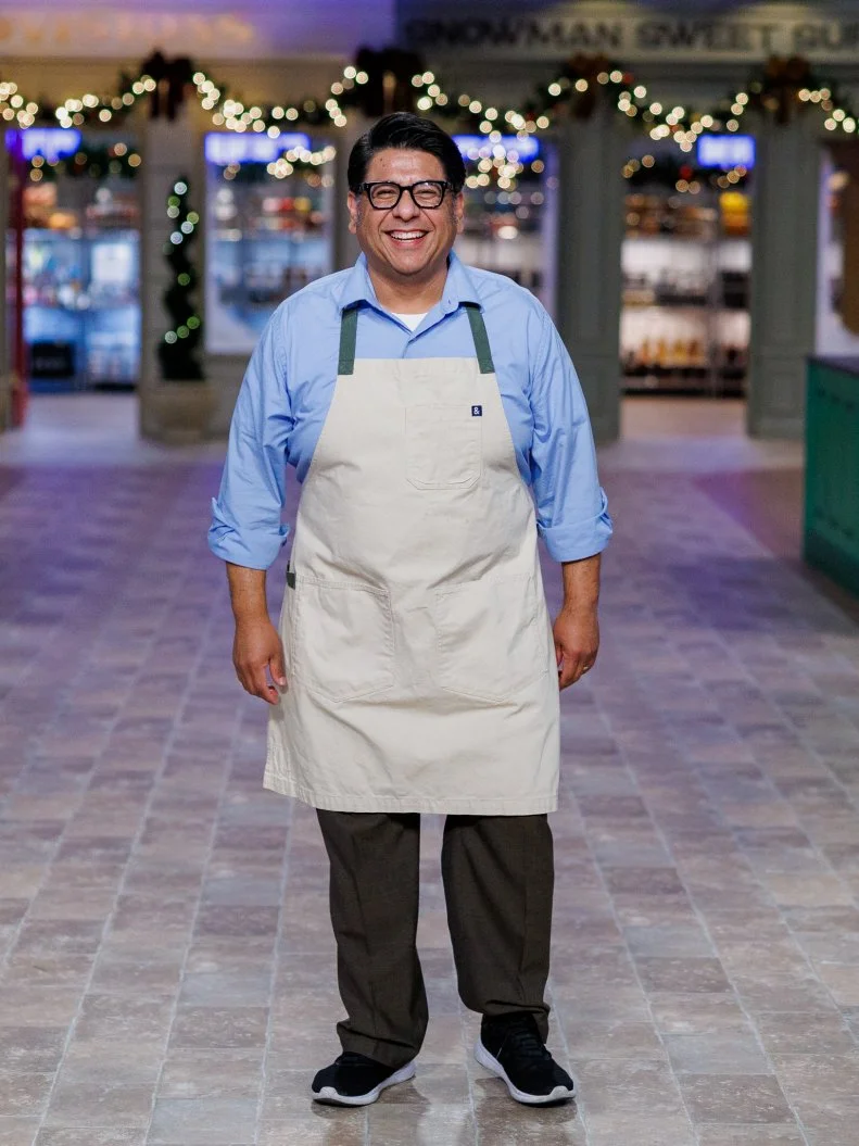 Contestant Andy De La Cruz, portrait, as seen on Holiday Baking Championship, Season 13.