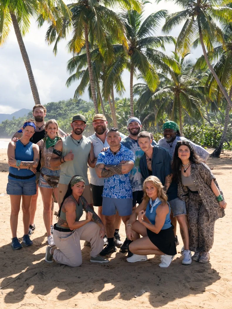 Castaways posed on the beach, as seen on Chopped Castaways: Season 1.