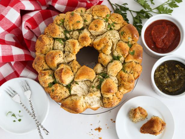 Mini Garlic Monkey Bread Recipe - The Girl Who Ate Everything