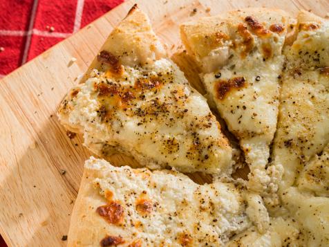 Cacio e Pepe White Pizza
