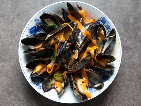 Chinese Wok-Tossed Mussels in Black Bean Sauce