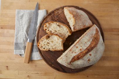 https://food.fnr.sndimg.com/content/dam/images/food/plus/fullset/2019/12/18/0/FNP_Melissa-Yanc-Sourdough-H.jpg.rend.hgtvcom.406.271.suffix/1577142619825.jpeg