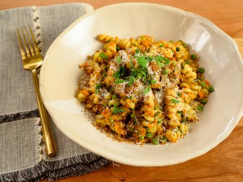 Creamy Fusilli with Carrots, Peas and Breadcrumbs