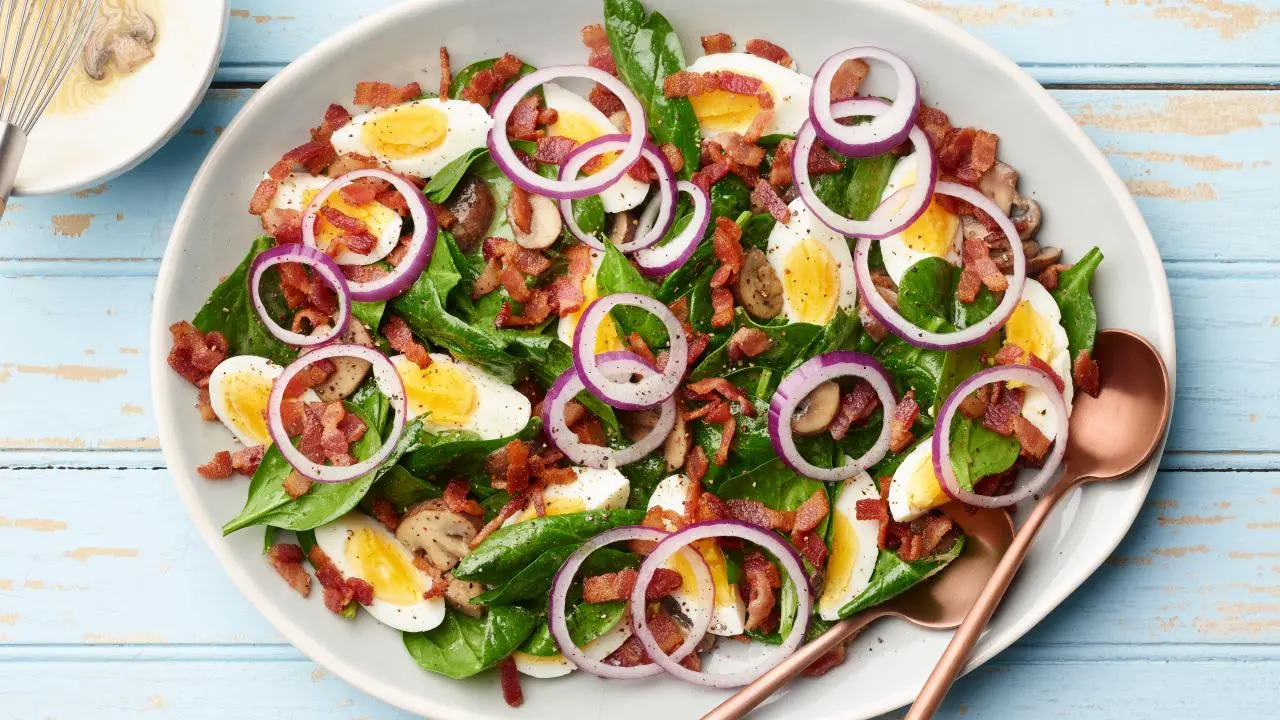 spinach salad with warm bacon dressing pioneer woman Classic Spinach Salad with Warm Bacon