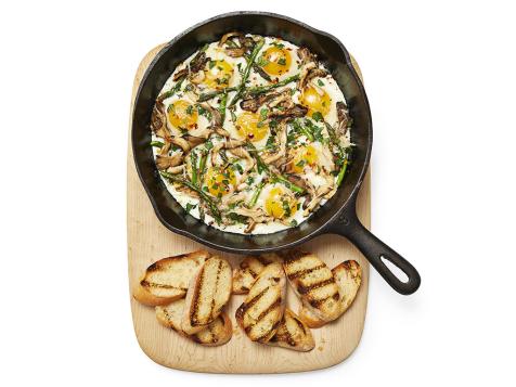 https://food.fnr.sndimg.com/content/dam/images/food/plus/fullset/2020/05/07/0/FNM_060120-Skillet-Eggs-with-Asparagus_s4x3.jpg.rend.hgtvcom.476.357.suffix/1588879950353.jpeg