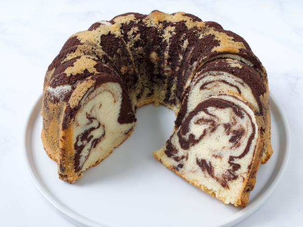 Swirl bundt outlet pan