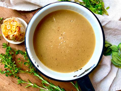 Gluten-Free Roasted Garlic and Herb Gravy