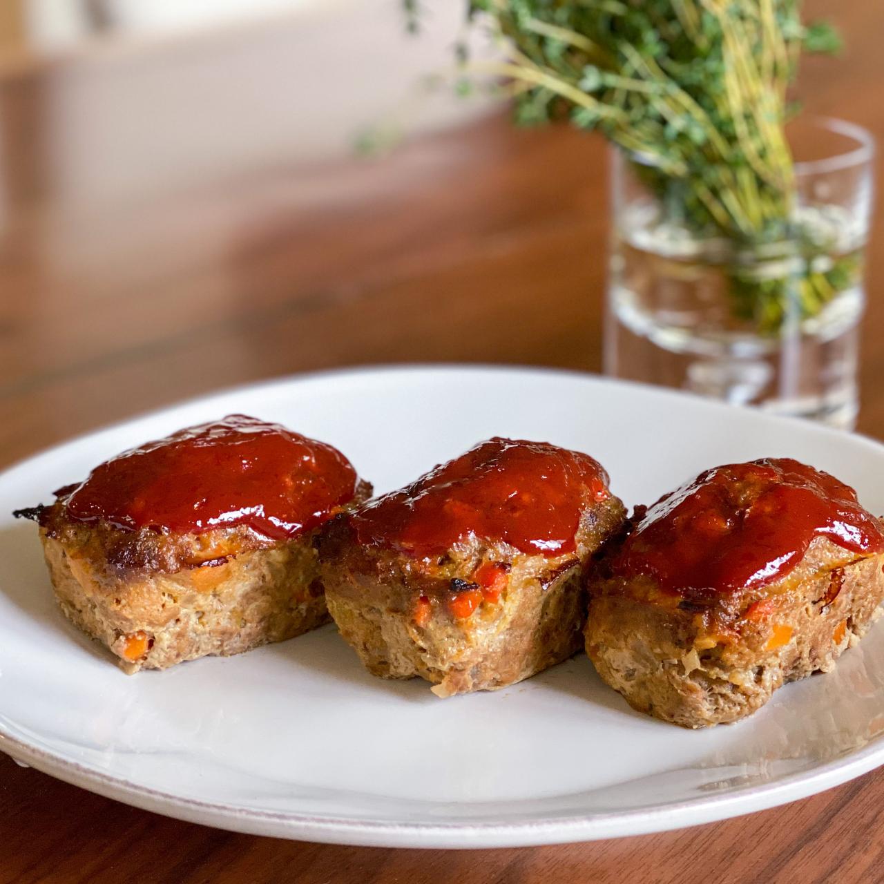 Easy Mini Meatloaf Recipe with Ketchup Glaze