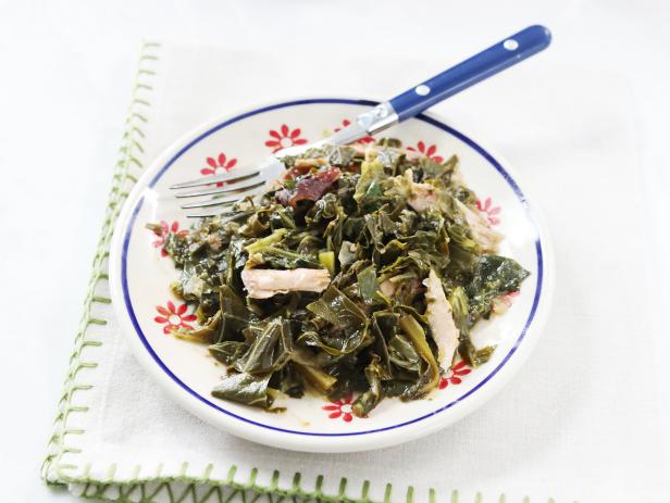 https://food.fnr.sndimg.com/content/dam/images/food/plus/fullset/2021/08/02/1/FNP_Brown_Southern-Collard-Greens_4x3.jpg.rend.hgtvcom.616.462.suffix/1630428095301.jpeg