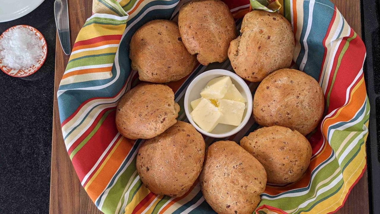 https://food.fnr.sndimg.com/content/dam/images/food/plus/fullset/2021/6/FNP_Guarnaschelli_Honey-Caraway-Rolls_4x3.JPG.rend.hgtvcom.1280.720.suffix/1617720524573.jpeg