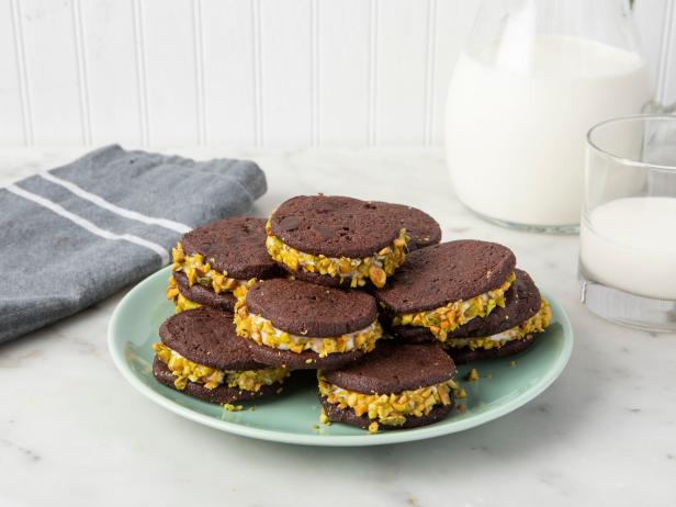 Dark Chocolate Sandwich Cookies with Mascarpone Filling_image