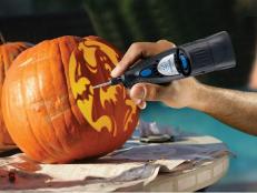 These tools are all you need to create a classic Halloween decoration!