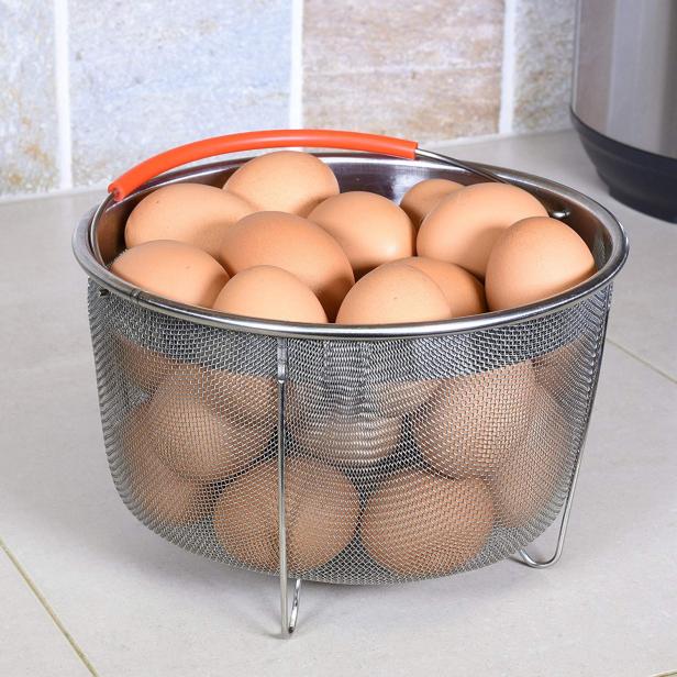 https://food.fnr.sndimg.com/content/dam/images/food/products/2018/11/6/3/rx_amazon_steamer-basket-with-silicone-handle.jpeg.rend.hgtvcom.616.616.suffix/1541543189756.jpeg