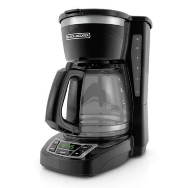 https://food.fnr.sndimg.com/content/dam/images/food/products/2019/2/4/rx_black--decker-12-cup-programmable-coffee-maker-in-black.jpeg.rend.hgtvcom.616.616.suffix/1549307374964.jpeg