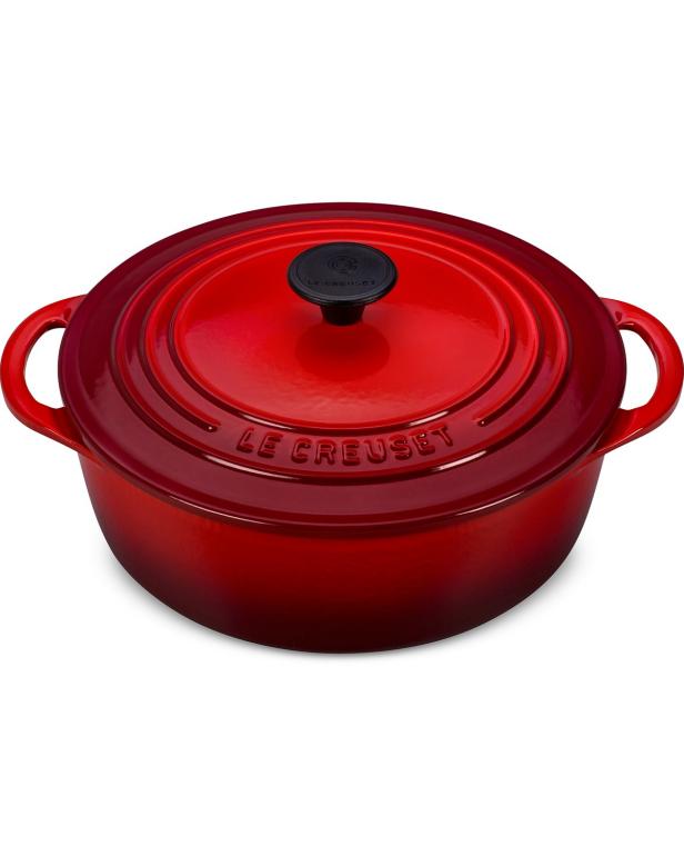 https://food.fnr.sndimg.com/content/dam/images/food/products/2019/6/10/rx_le-creuset-275-qt-round-french-oven.jpeg.rend.hgtvcom.616.770.suffix/1560179181822.jpeg