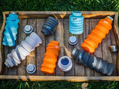 https://food.fnr.sndimg.com/content/dam/images/food/products/2020/2/19/rx_que-collapsible-water-bottle.jpeg.rend.hgtvcom.406.305.suffix/1582152451701.jpeg