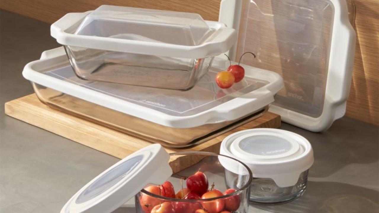 Rubbermaid DuraLite 10 In. Square Glass Baking Dish with Lid