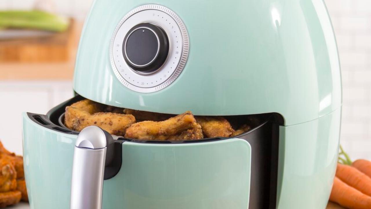 https://food.fnr.sndimg.com/content/dam/images/food/products/2020/3/23/rx_dash-6-liter-air-fryers-family.jpeg.rend.hgtvcom.1280.720.suffix/1584983002077.jpeg