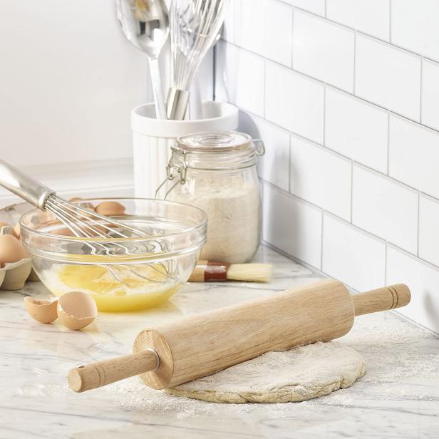 https://food.fnr.sndimg.com/content/dam/images/food/products/2020/3/25/rx_farberware-classic-wood-rolling-pin.jpeg.rend.hgtvcom.616.616.suffix/1585156133867.jpeg