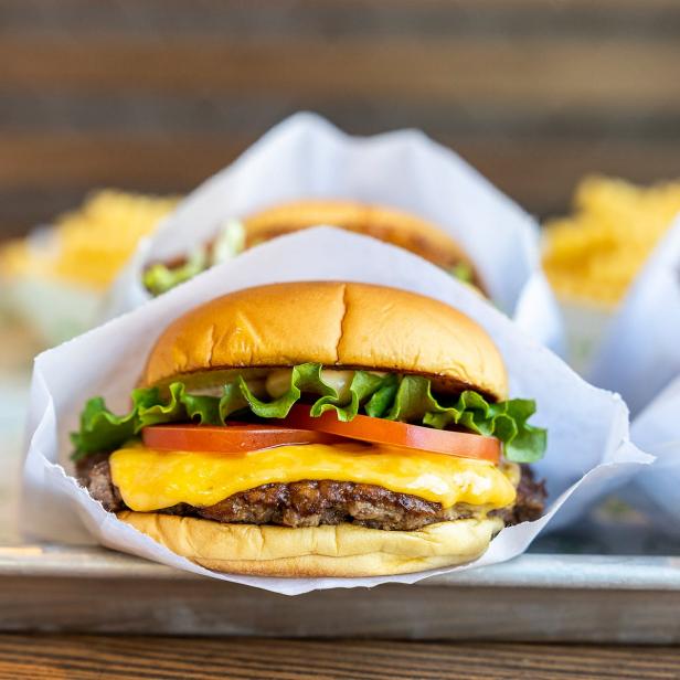 https://food.fnr.sndimg.com/content/dam/images/food/products/2020/5/18/rx_shake-shack-shackburger.jpeg.rend.hgtvcom.616.616.suffix/1589818096906.jpeg