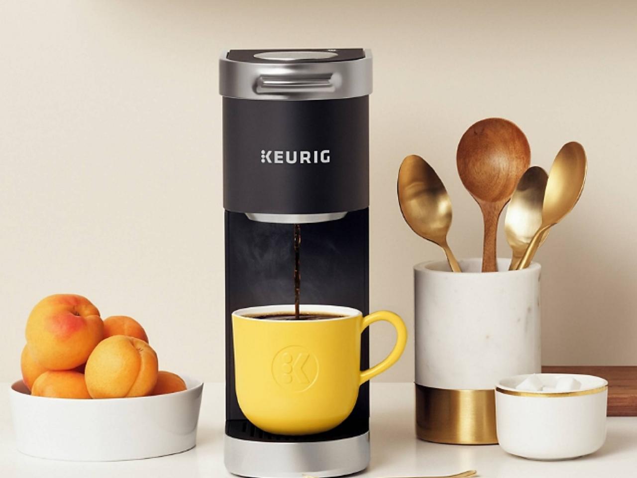 https://food.fnr.sndimg.com/content/dam/images/food/products/2020/7/15/rx_keurig-k-mini-plus-single-serve-k-cup-pod-coffee-maker.jpeg.rend.hgtvcom.1280.960.suffix/1594843368940.jpeg