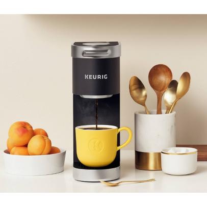 https://food.fnr.sndimg.com/content/dam/images/food/products/2020/7/15/rx_keurig-k-mini-plus-single-serve-k-cup-pod-coffee-maker.jpeg.rend.hgtvcom.406.406.suffix/1594843368940.jpeg
