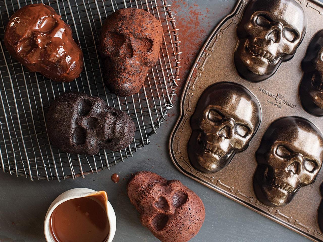 https://food.fnr.sndimg.com/content/dam/images/food/products/2021/10/1/rx_nordic-ware-haunted-skull-cakelet-pan.jpeg.rend.hgtvcom.1280.960.suffix/1633110335853.jpeg