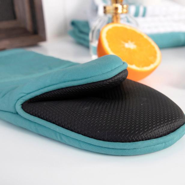 https://food.fnr.sndimg.com/content/dam/images/food/products/2021/11/18/rx_our-table-everyday-neoprene-oven-mitt-in-teal.jpeg.rend.hgtvcom.616.616.suffix/1637269971839.jpeg