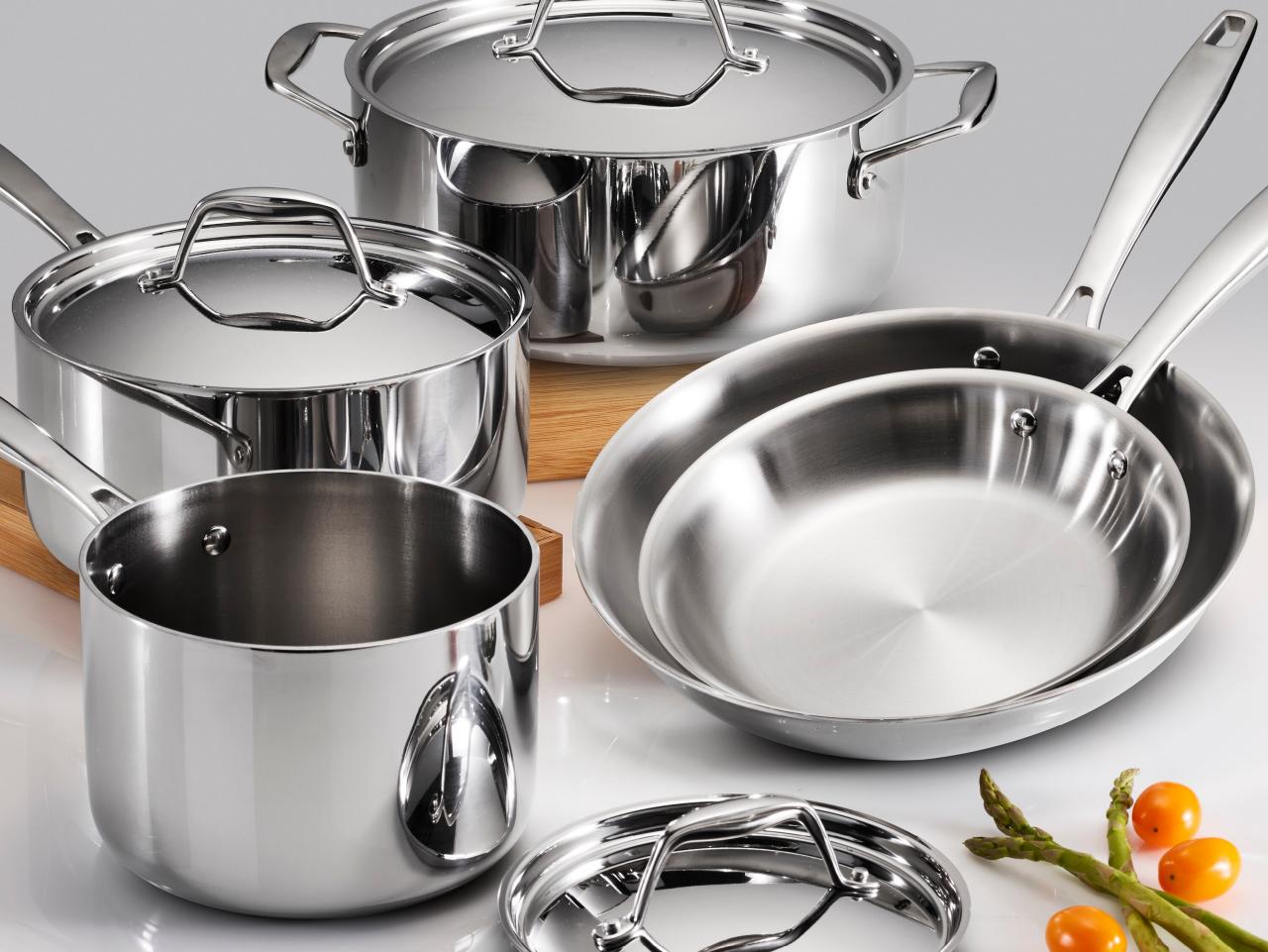 https://food.fnr.sndimg.com/content/dam/images/food/products/2021/11/5/rx_tramontina-gourmet-8-piece-cookware-set.jpeg.rend.hgtvcom.1280.960.suffix/1636137235576.jpeg