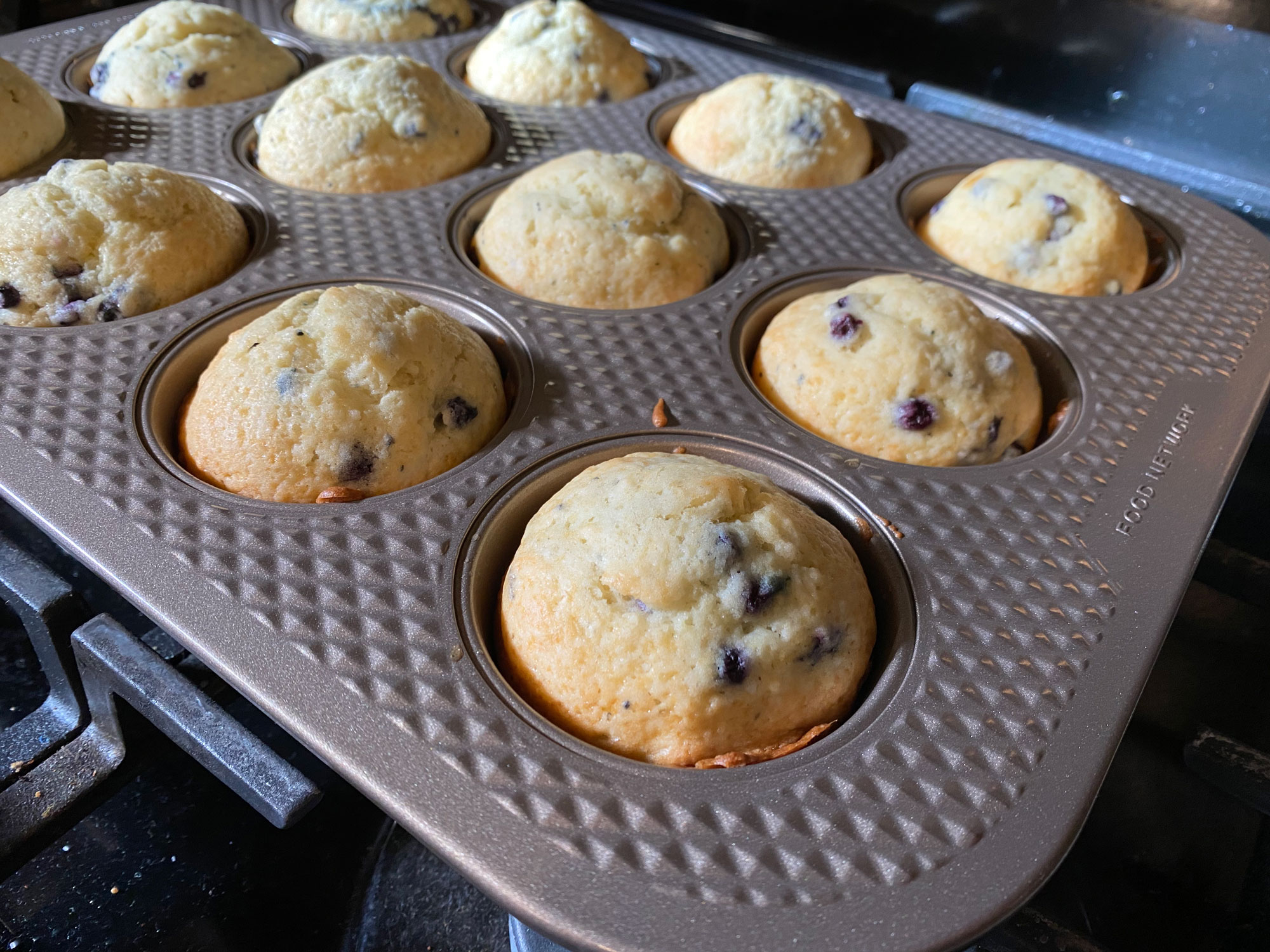 Non-Stick Muffin Cupcake Set of 2 Large Muffin Tray 12 Cup Silicone Muffin Pan 