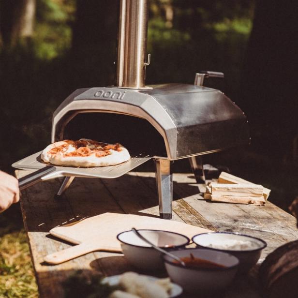 https://food.fnr.sndimg.com/content/dam/images/food/products/2021/2/3/rx_ooni-karu-wood-and-charcoal-fired-portable-pizza-oven.jpeg.rend.hgtvcom.616.616.suffix/1612384667354.jpeg