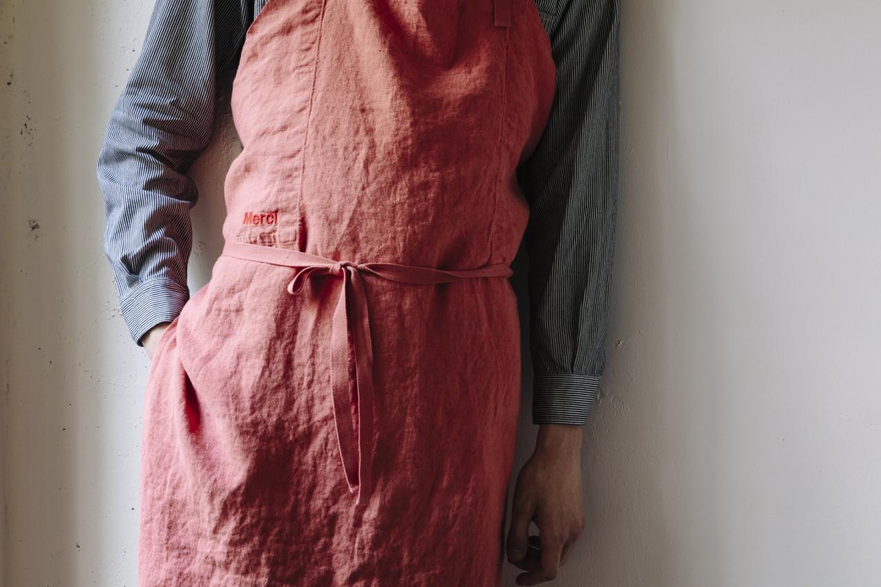 5 Best Kitchen Aprons for Cooking 2023, According to the Food Network