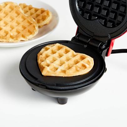 Heart shaped cookware shop