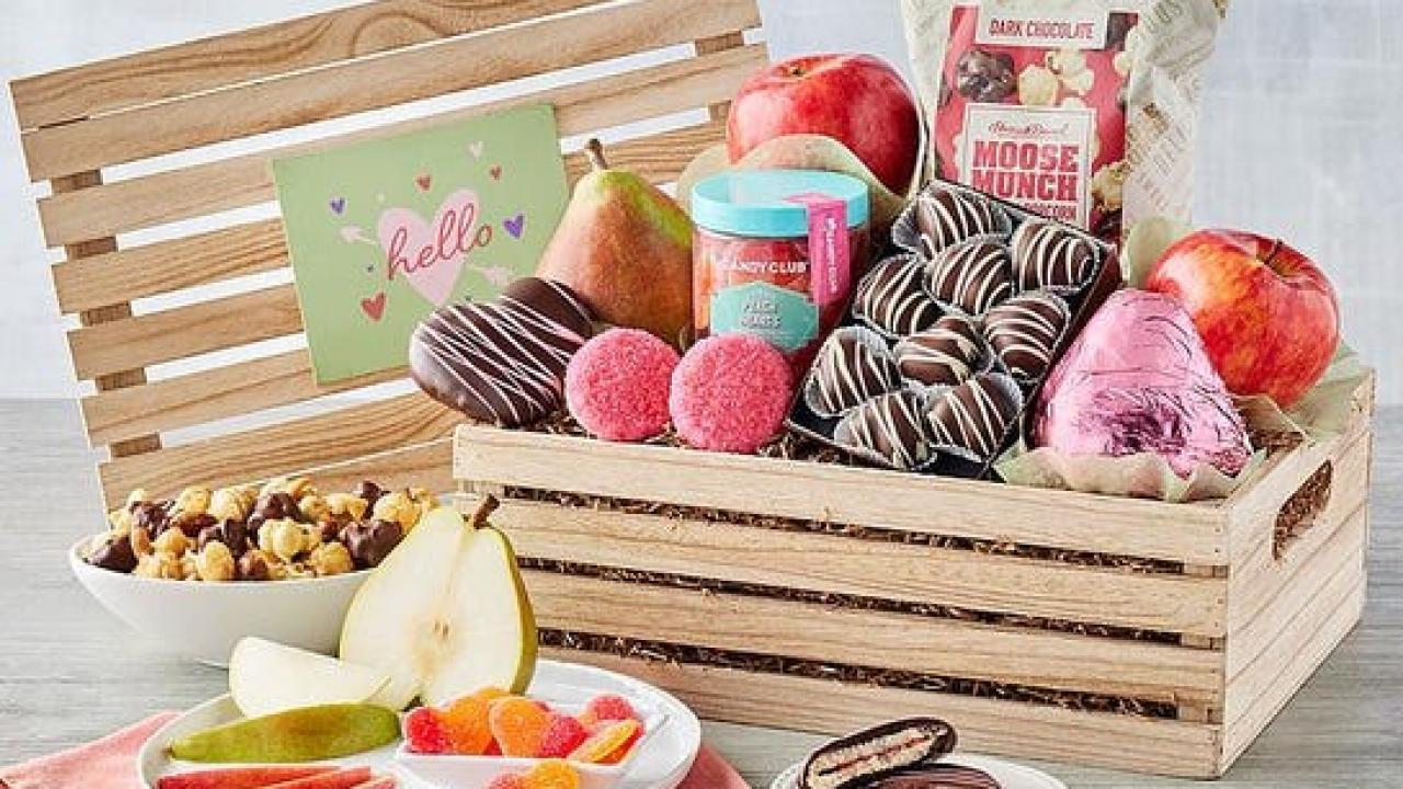 https://food.fnr.sndimg.com/content/dam/images/food/products/2022/1/20/rx_harry--david-deluxe-valentines-day-gift-crate.jpeg.rend.hgtvcom.1280.720.suffix/1642693683187.jpeg