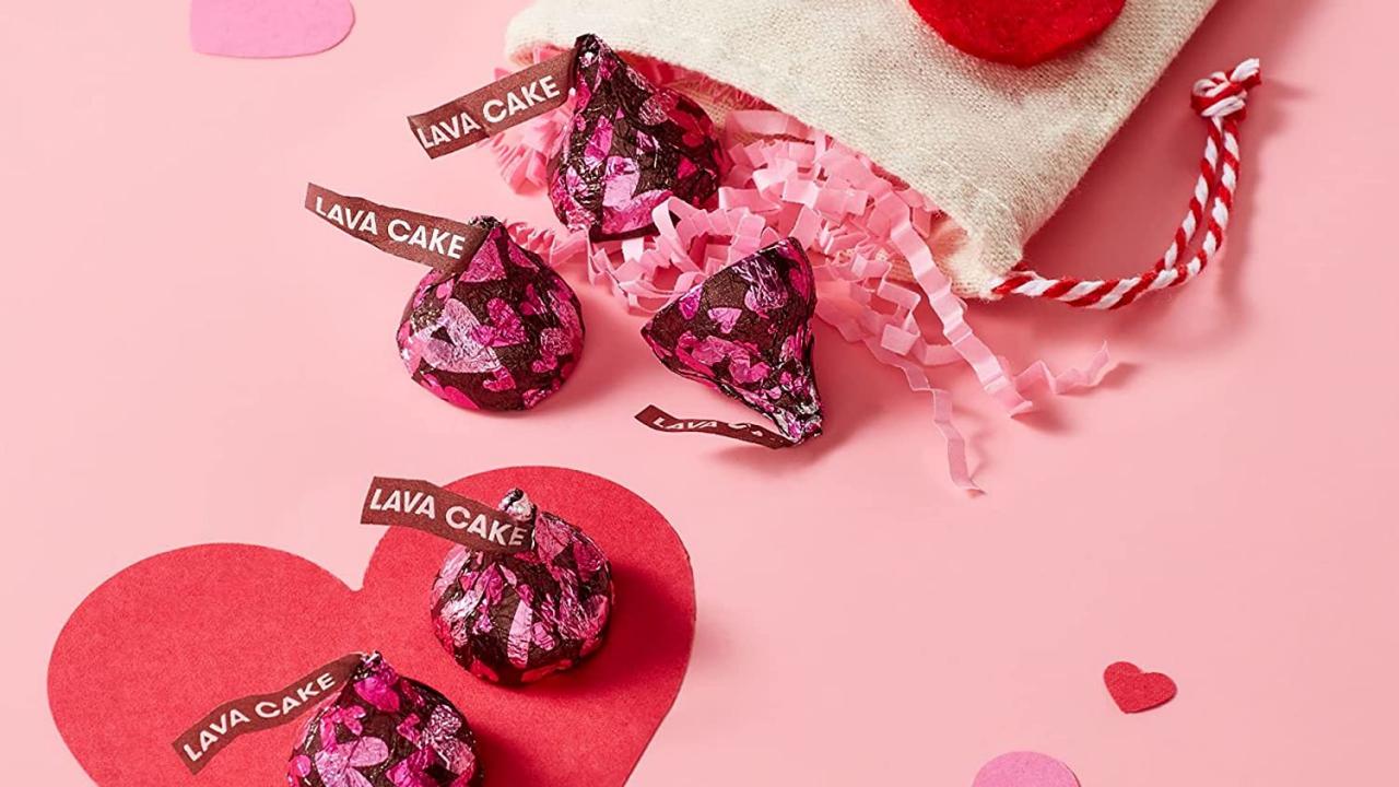 M&M's Peanut Milk Chocolate Valentine's Day Candy Assortment, 10