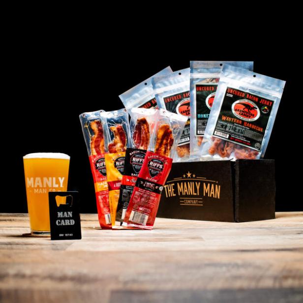 https://food.fnr.sndimg.com/content/dam/images/food/products/2022/10/25/rx_bacon-beer-gift-basket.jpeg.rend.hgtvcom.616.616.suffix/1666721219444.jpeg