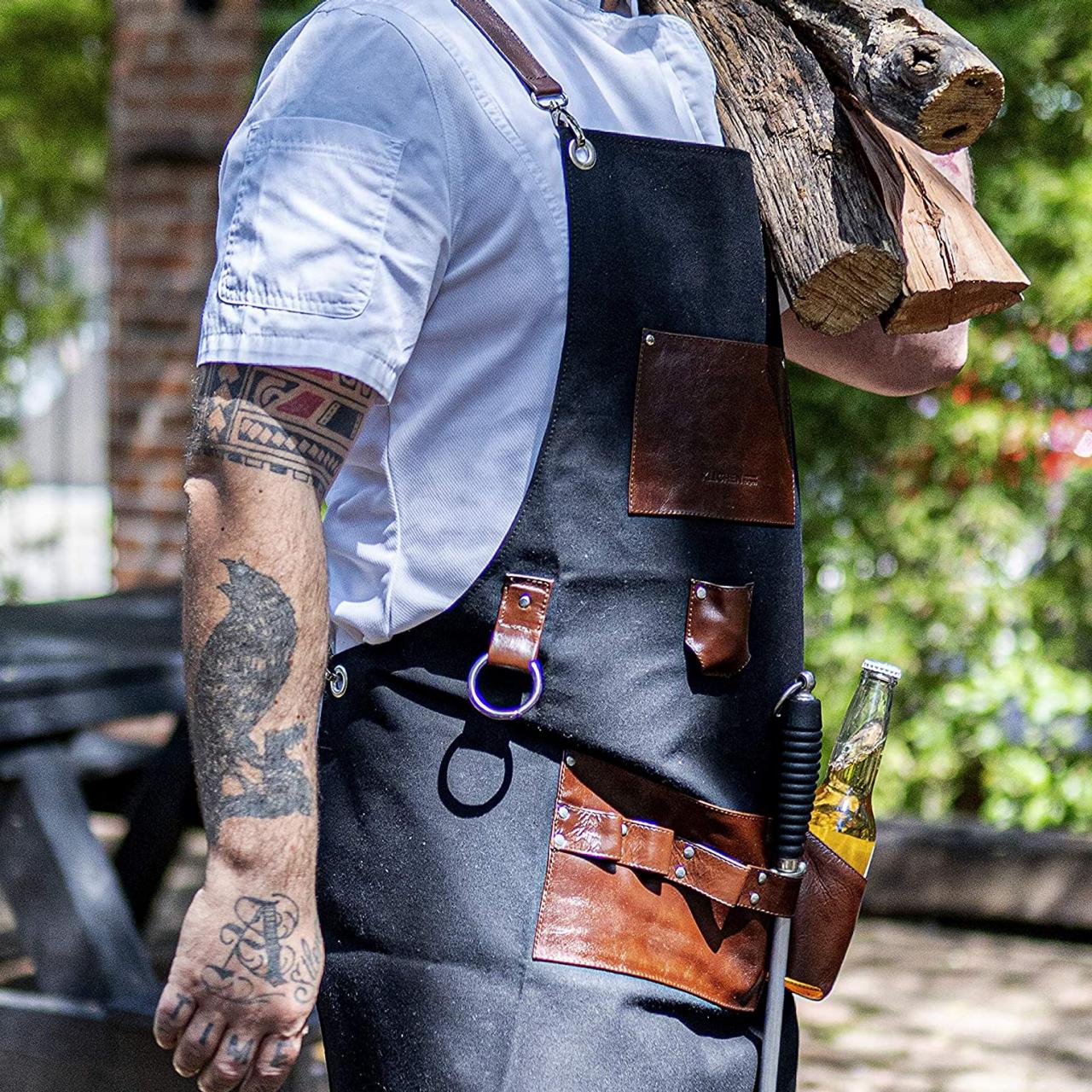 https://food.fnr.sndimg.com/content/dam/images/food/products/2022/10/25/rx_kitchen-for-pros-genuine-leather-chef-apron.jpeg.rend.hgtvcom.1280.1280.suffix/1666722372377.jpeg