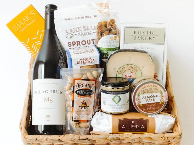 Gift Baskets That Are Perfect for the Wine Aficionado on Your List
