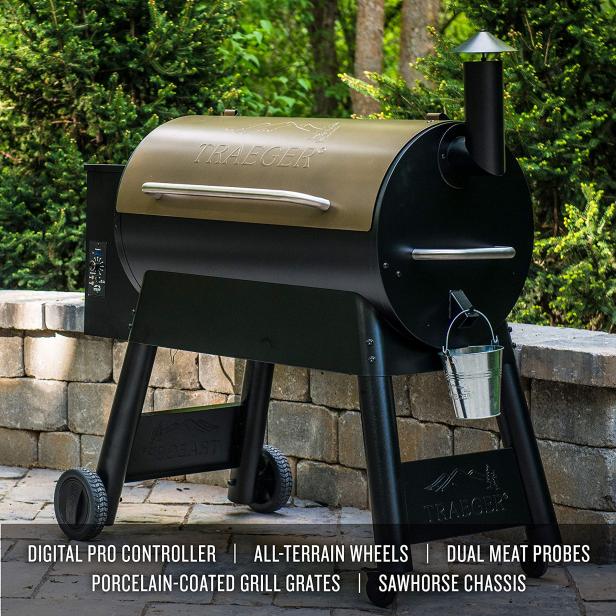 More gift ideas coming your way! 🎁Today's items are for those who man the  grill: Lodge grill topper and cast iron burger press 🍔