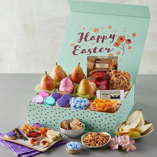 https://food.fnr.sndimg.com/content/dam/images/food/products/2022/3/10/rx_classic-easter-family-snack-box.jpeg.rend.hgtvcom.616.616.suffix/1646942518561.jpeg