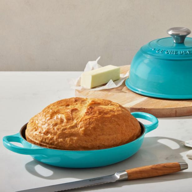 scannen Scherm Junior Le Creuset Cast Iron Bread Oven Launch 2022 | Shopping : Food Network |  Food Network