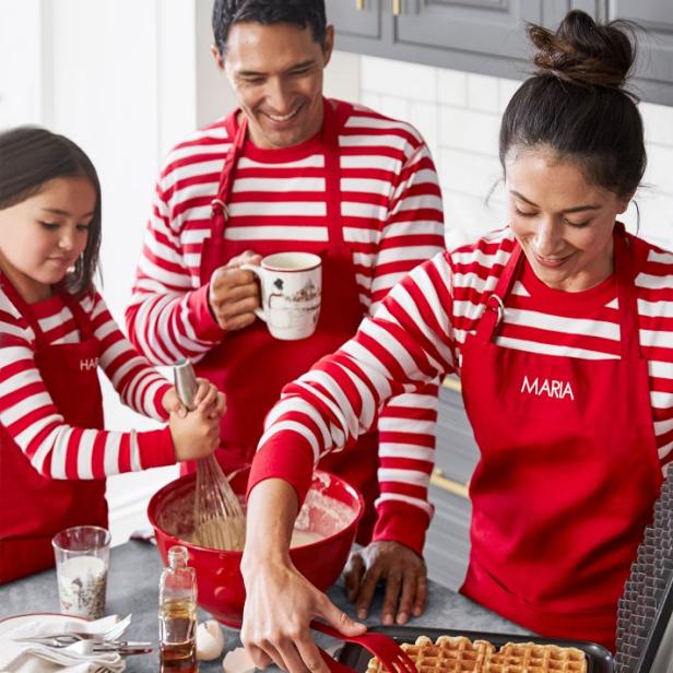 https://food.fnr.sndimg.com/content/dam/images/food/products/2022/4/8/rx_williams-sonoma-classic-solid-adult-ampamp-kid-aprons.jpeg.rend.hgtvcom.616.616.suffix/1649431330003.jpeg