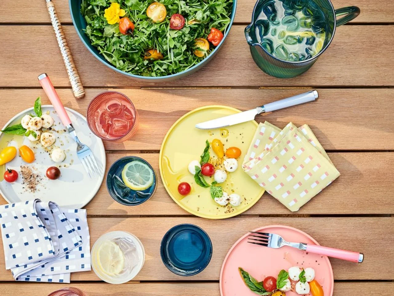 Outdoor plates and glasses shop