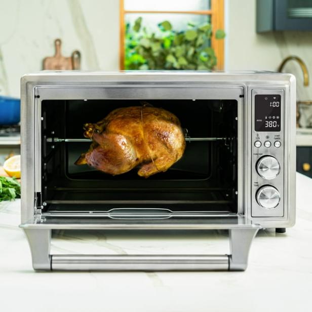 https://food.fnr.sndimg.com/content/dam/images/food/products/2023/11/14/rx_walmart_cosori-32-quart-smart-air-fryer-toaster-oven.jpeg.rend.hgtvcom.616.616.suffix/1699985346192.jpeg